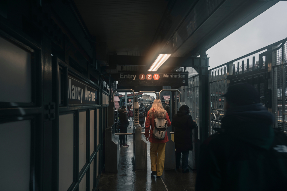 Two girls found death on the roof of a train in Brooklyn: they were suspected by subway surfing